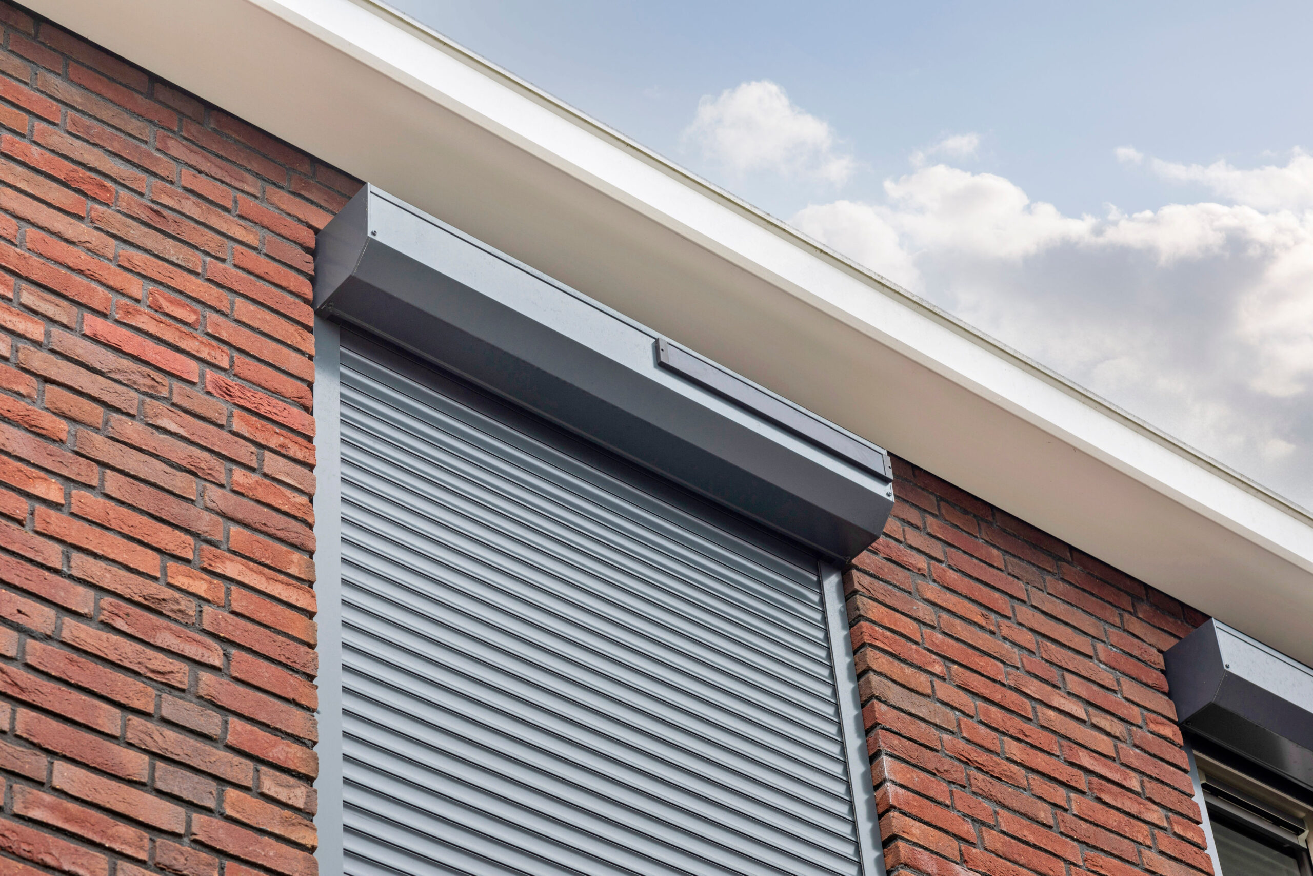 Solar rolluik aan woning door Exact Zonwering